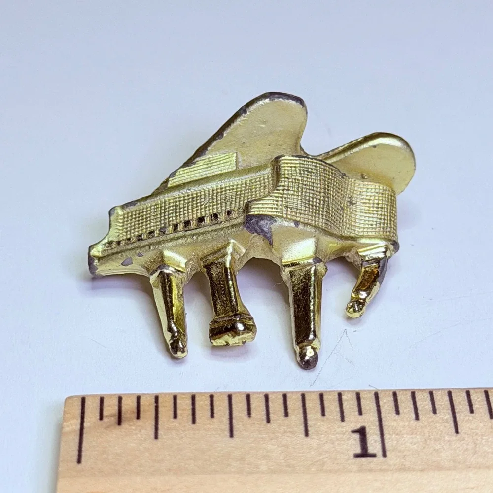 Vintage‎ Gold Tone Grand Piano Brooch Musical Instrument Novelty Pin 1 Inch